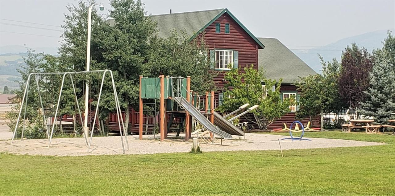 Wolf Den Log Cabin Motel And Rv Park Thayne Exteriér fotografie