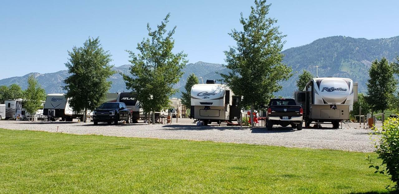 Wolf Den Log Cabin Motel And Rv Park Thayne Exteriér fotografie