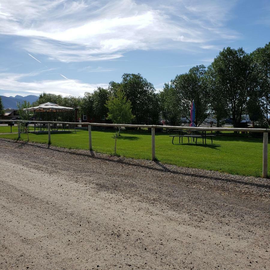 Wolf Den Log Cabin Motel And Rv Park Thayne Exteriér fotografie